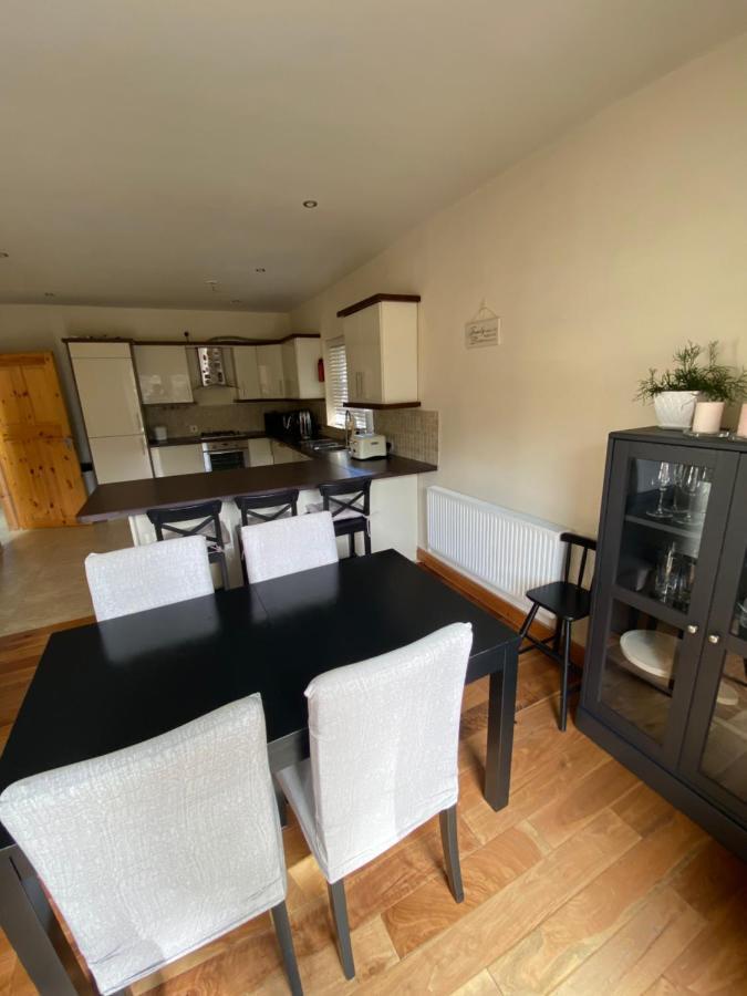 Town Villa With Charming Garden, Bbq Area & Sleeps 6 Cashel  Exterior foto